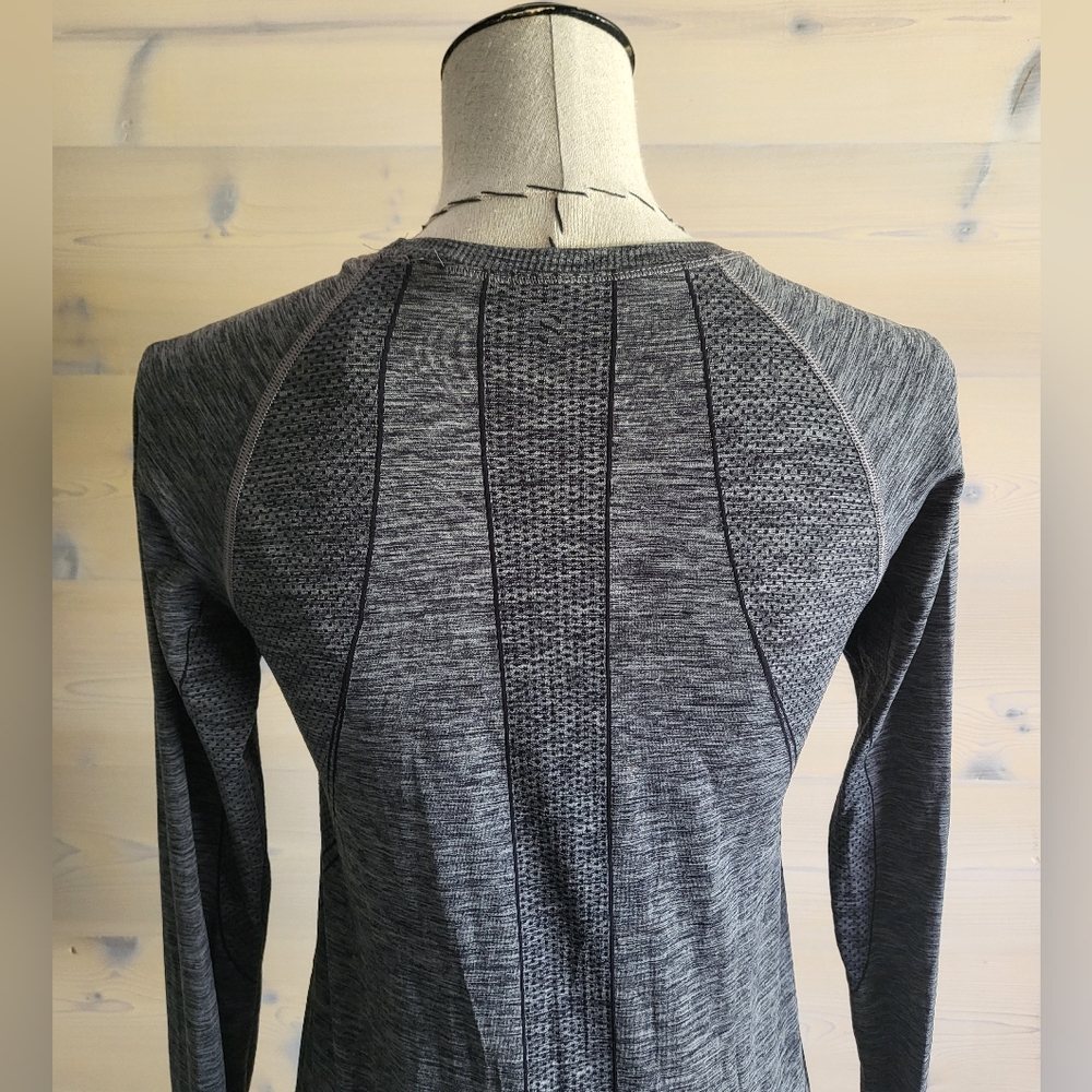 NWOT H&M Sport Workout Top Women's size M - Picture 3 of 5
